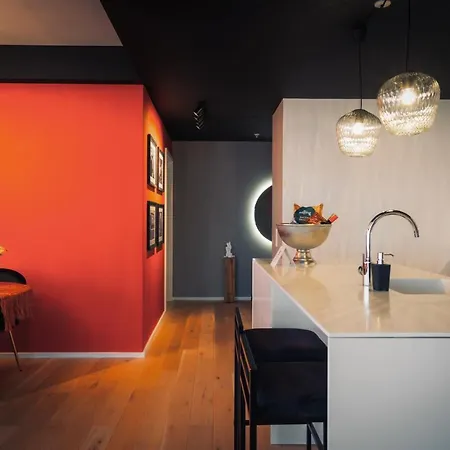 Bohr Apartment *